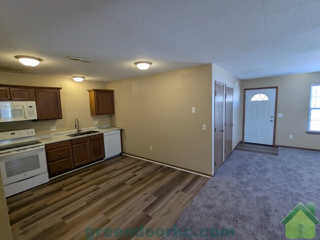 Foto del edificio - 1007 Fall Meadow Ln