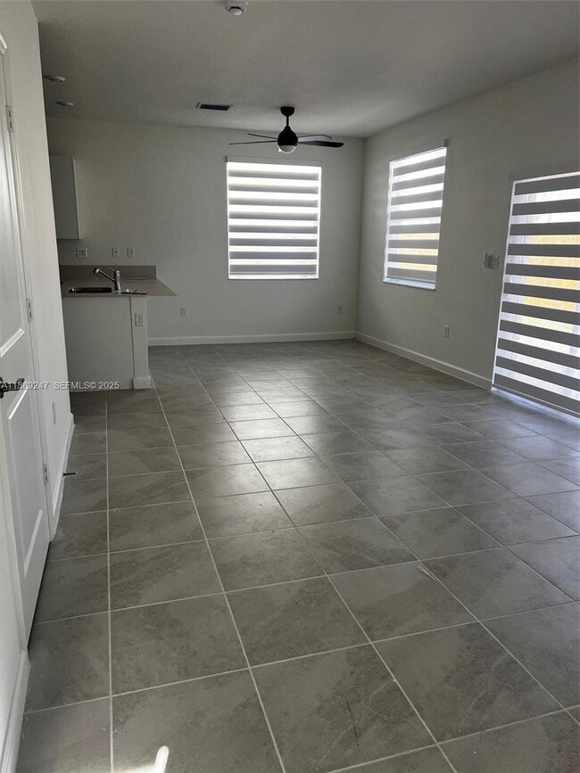 Building Photo - 2651 SE 24th Dr