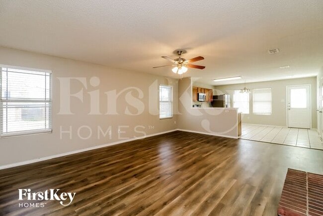 Foto del edificio - 8701 Stonebriar Ln