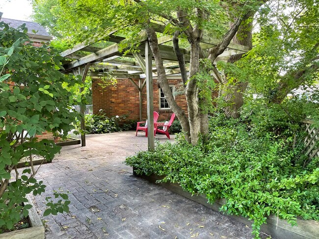 Private back patio - 309 Helen St