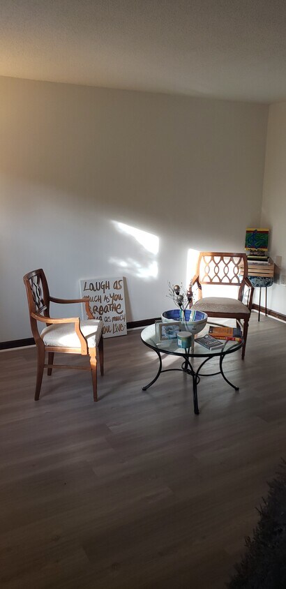 Welcome home - 539 Boswell Ave