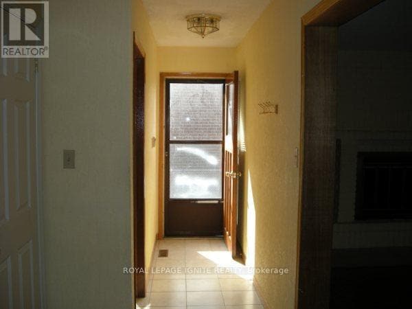 Building Photo - 7463 Sigsbee Dr
