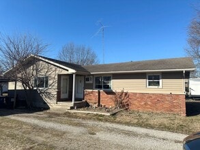 Building Photo - 302 E New Melville Rd