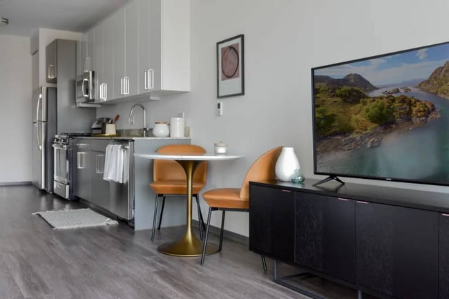 Building Photo - 2360 N California Ave