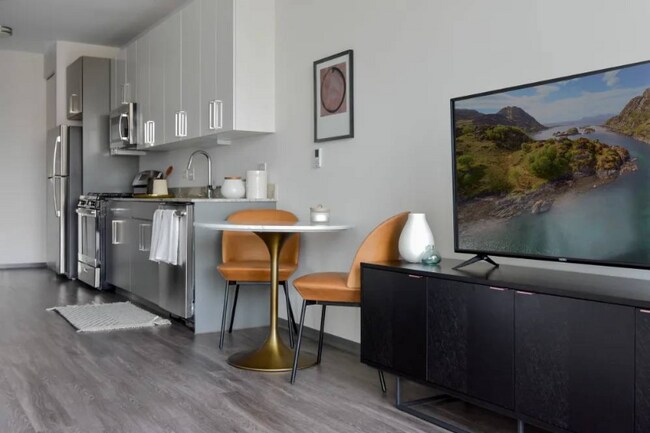 Foto del edificio - 2360 N California Ave