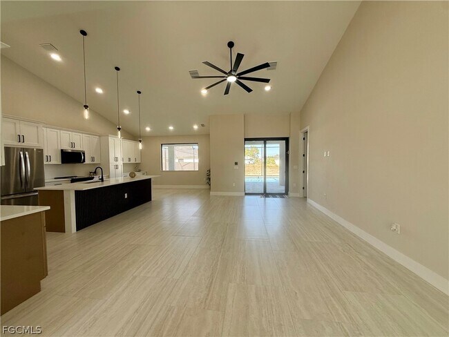 Foto del edificio - 102 NE 8th Pl