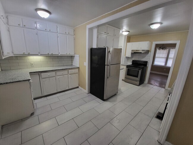 Foto del edificio - 221 E 6th St