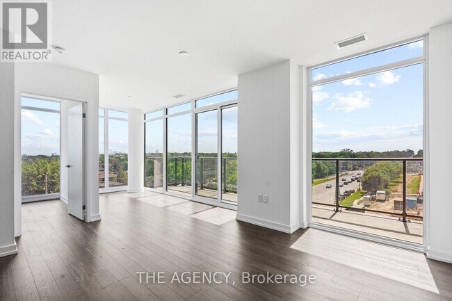 Photo du bâtiment - 4010 Eglinton Ave W