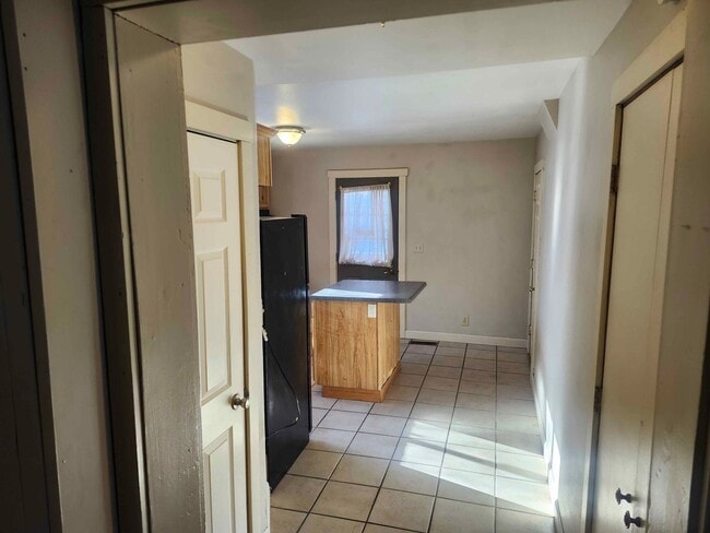 Building Photo - 422 Superior St