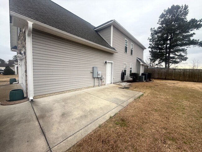 Foto del edificio - Amazing home with custom touches and unground pool