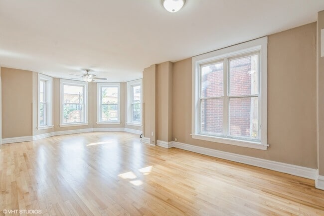 Building Photo - 2615 W North Ave