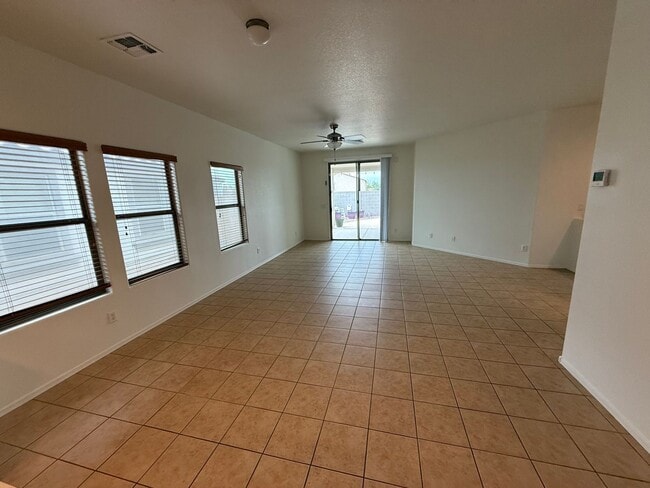 Building Photo - BEAUTIFUL 4 BEDROOM HOME IN JOHNSON RANCH