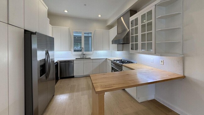 Foto del edificio - 16000 Sunset Blvd