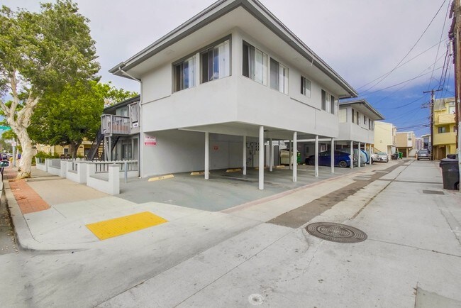 Building Photo - 801-807 Coronado Ct