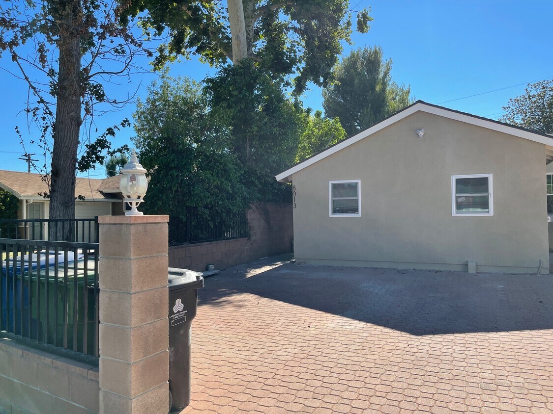 8015 Cozycroft Ave Unit 8013, CA 91306 Condo for Rent in