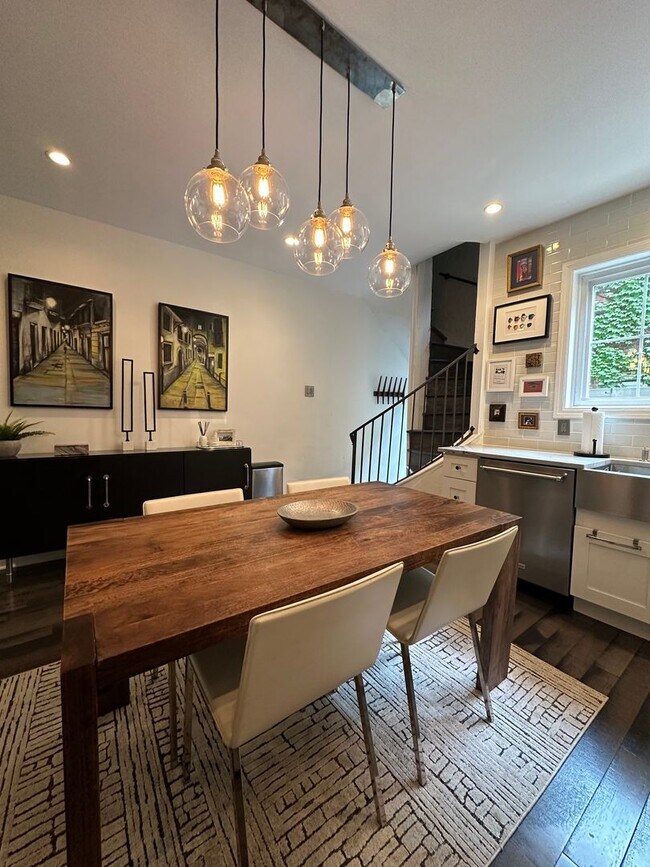 Building Photo - 3 Bed 3 Bath House in Rittenhouse Square