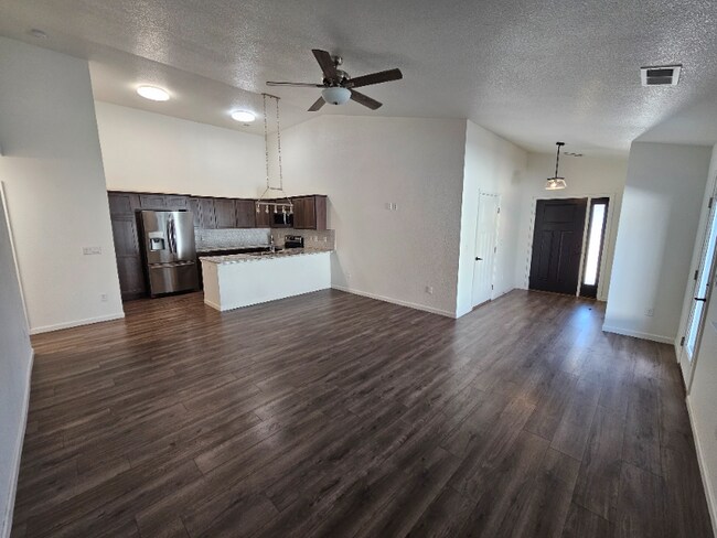 Foto del edificio - 4013 Bradney Ave