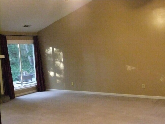 Building Photo - 120 Royal Colony Ct
