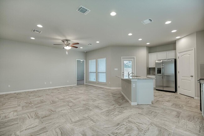 Building Photo - Brand New, Never Lived In 4B/2B Home In Cr...