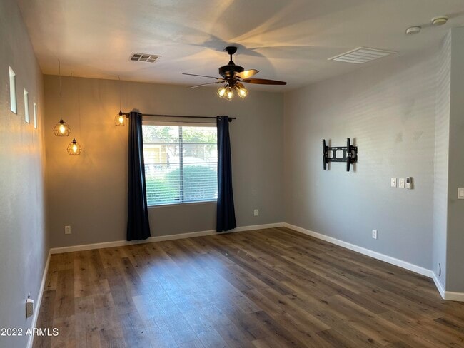 Building Photo - 5523 W Molly Ln