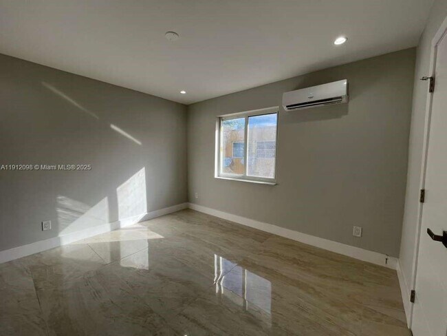 Foto del edificio - 1844 NW 19th St