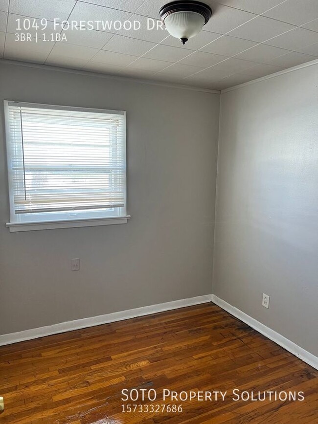 Building Photo - Charming 3-bedroom, 1.5-bathroom home loca...
