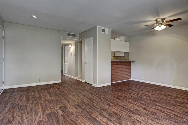 Foto del edificio - 513 S Post Oak Ln