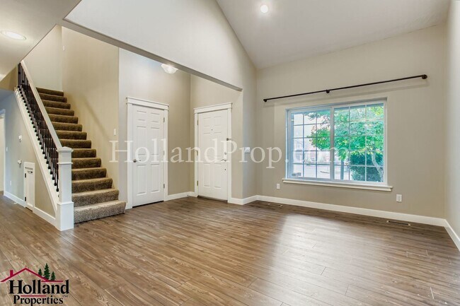 Foto del edificio - Charming 4-Bedroom Home with Fenced Yard a...