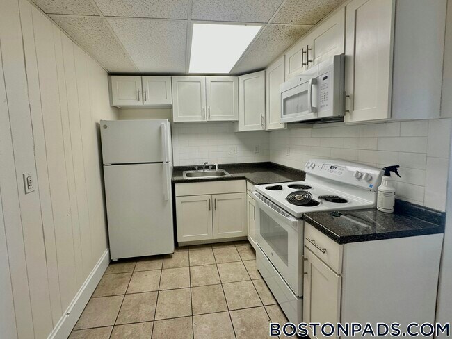 Building Photo - 439 Cambridge St
