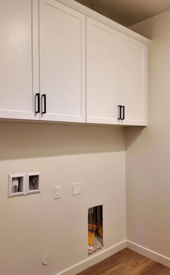 Building Photo - Modern Farmhouse Beauty in Almond Creek | 3 Bed / 2 Bath | 1,665 Sq Ft | Covered Patio & 2-Car Ga...