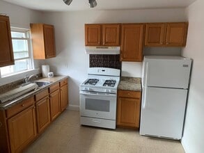 Building Photo - 30-31 st