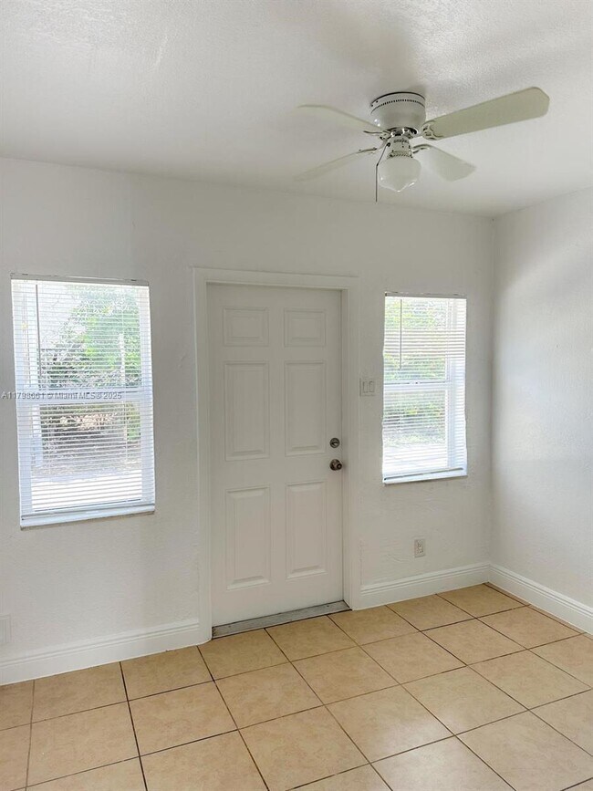 Foto del edificio - 1950 SW 41st Ave