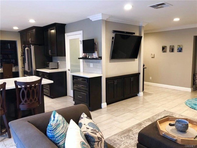 Foto del edificio - 5 br, 3 bath House - 260 Locust Ave