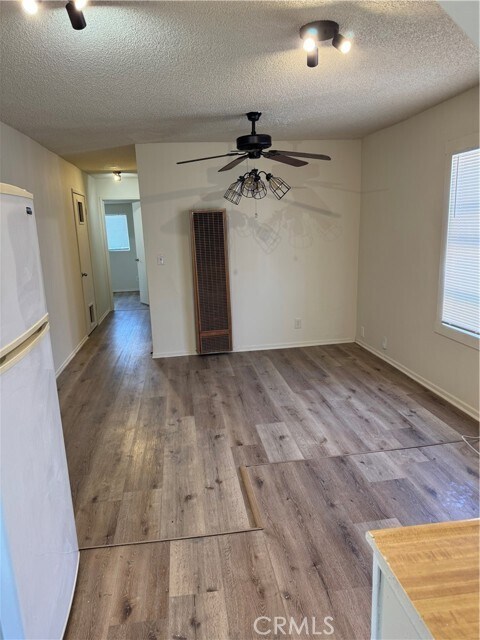 Foto del edificio - 3755 Brockton Ave