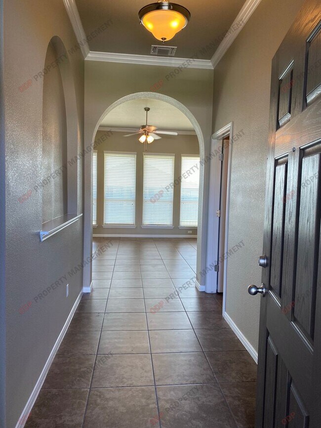 Foto del edificio - 5607 Blackstone Dr