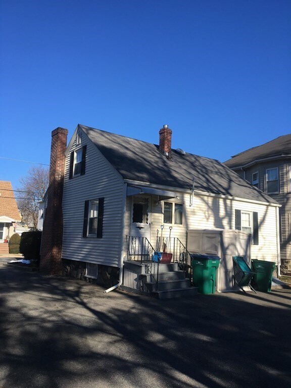 Building Photo - 58 Herschel St