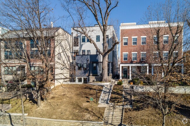 Foto del edificio - 4519 Georgia Ave NW