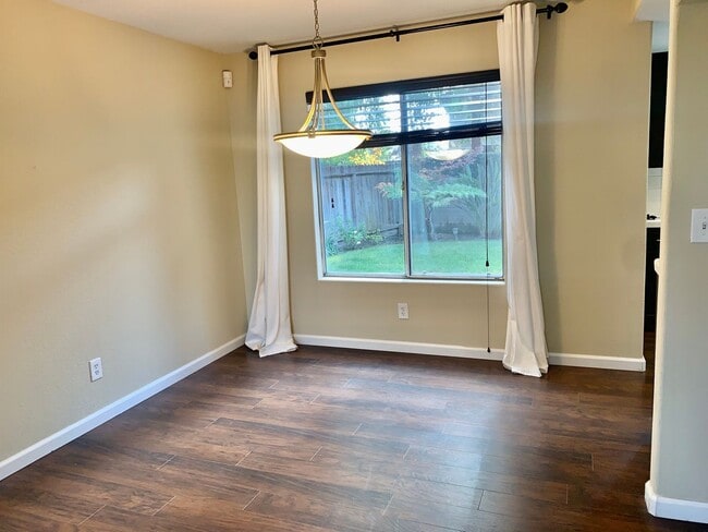 Foto del edificio - Beautifully Updated 4/2.5 near Woodward Park