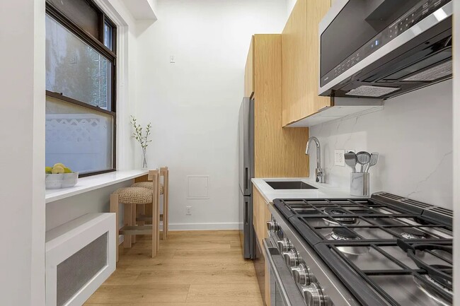 Foto del edificio - 138 E 38th St