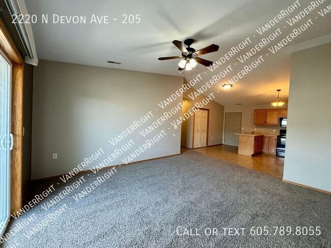 Foto del edificio - 2220 Devon Ave