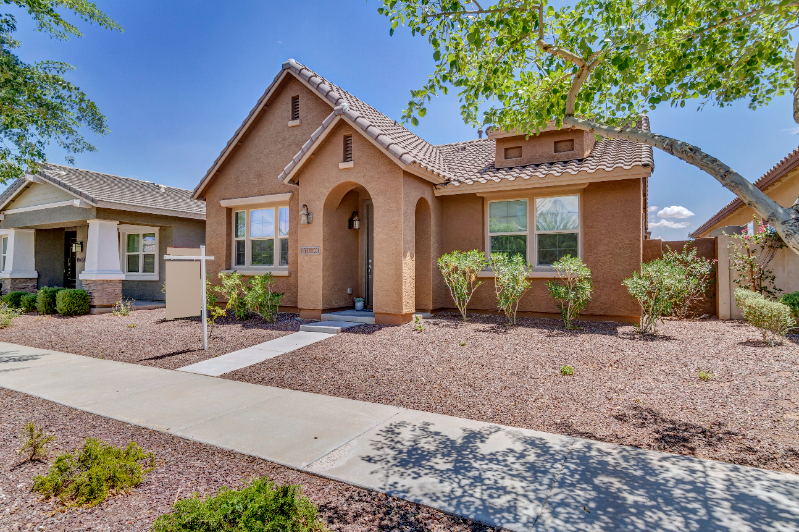 Foto principal - Beautiful! 3 Bed 2 Bath in Verrado w/Commu...