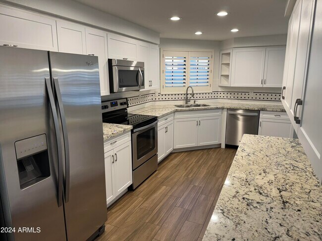 Building Photo - 9628 E Sutton Dr