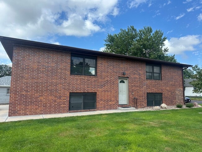 Building Photo - 1808 W Faidley Ave