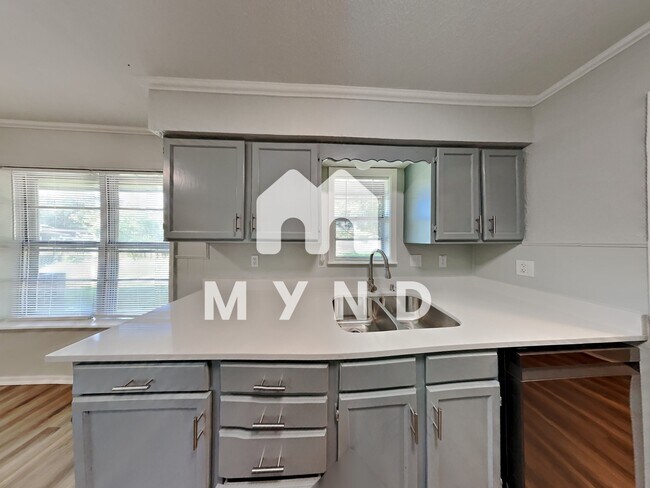 Building Photo - 2907 Henry Rd