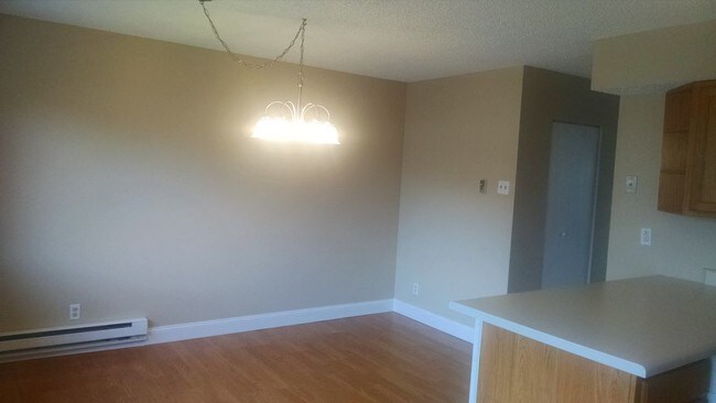 Building Photo - 7368 Hazelcrest Dr