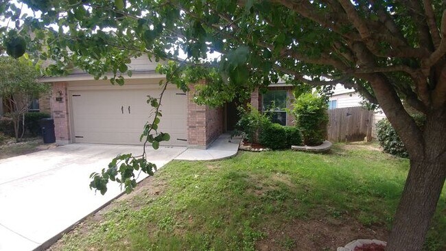 Foto del edificio - Beautiful 3/2/2 single story home w/tile f...
