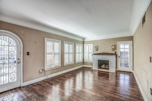 Building Photo - 384 E Windsor Ave