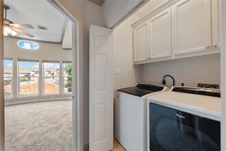 Building Photo - 1515 Hyde Park Blvd