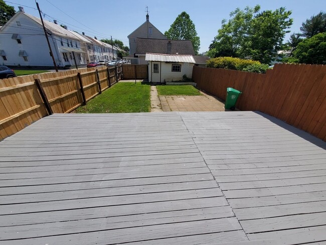 Building Photo - Pet friendly duplex w brand new kitchen & first floor LVP, basement, fenced yard, deck, near comm...