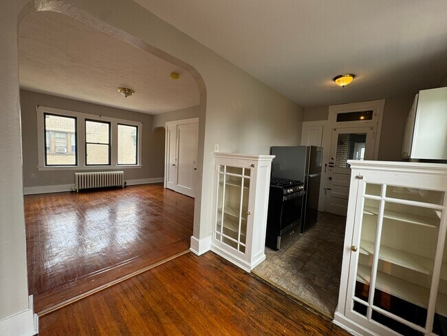 Foto del edificio - 2816 Broadway Ave